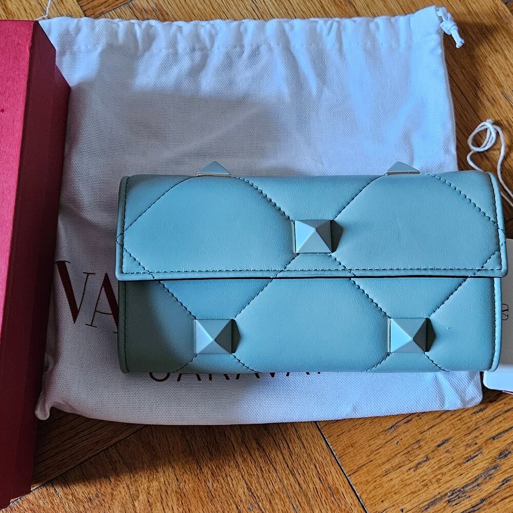BRAND NEW IN BOX Valentino Roman Stud WOC in Sea Green